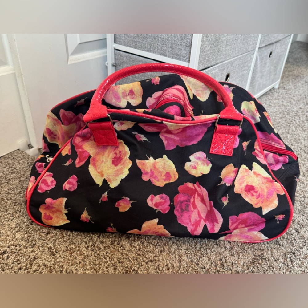 Gloria Vanderbilt Black and Red Floral Travel Bag - Picture 3 of 6